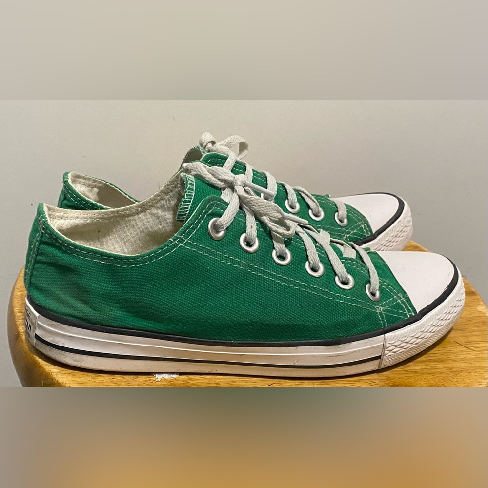 Converse women sz 8.5
